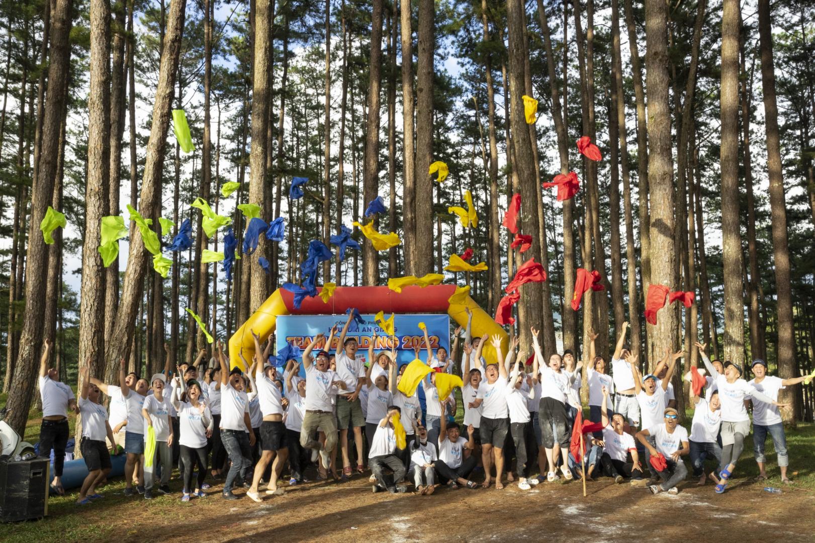 tổ chức team building ngoài trời