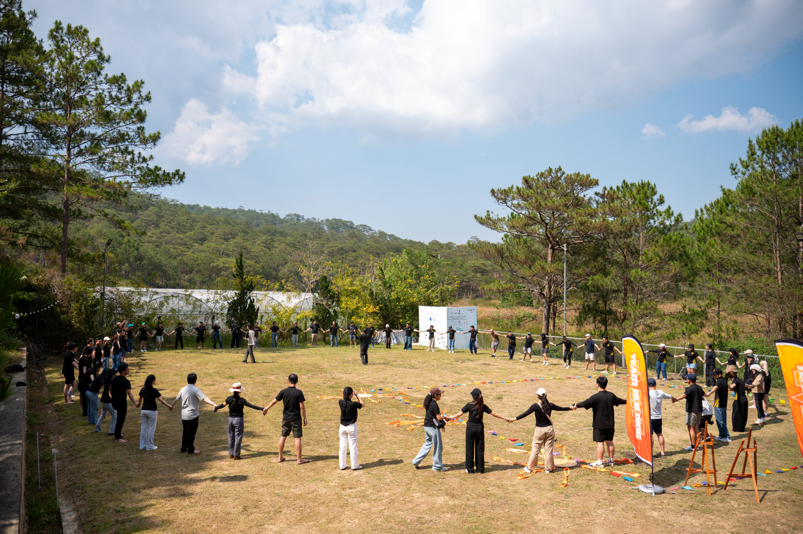tổ chức team building tại rừng lá kim resort